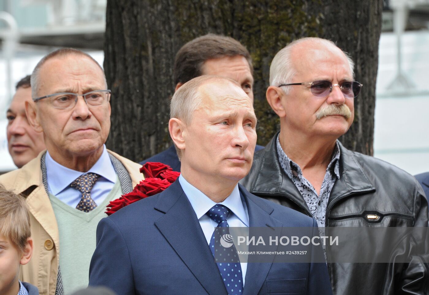 В.Путин на открытии памятника поэту Сергею Михалкову в центре Москвы