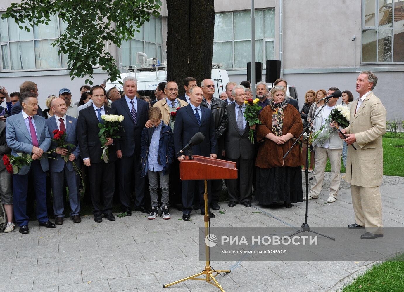 В.Путин на открытии памятника поэту Сергею Михалкову в центре Москвы