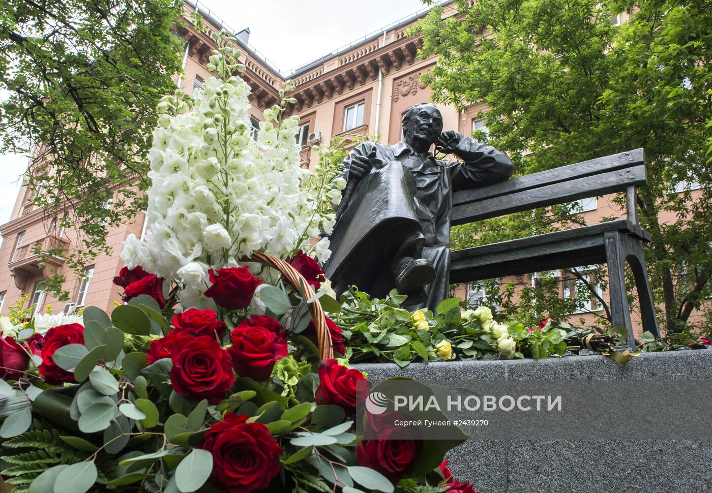 В.Путин на открытии памятника поэту Сергею Михалкову в центре Москвы