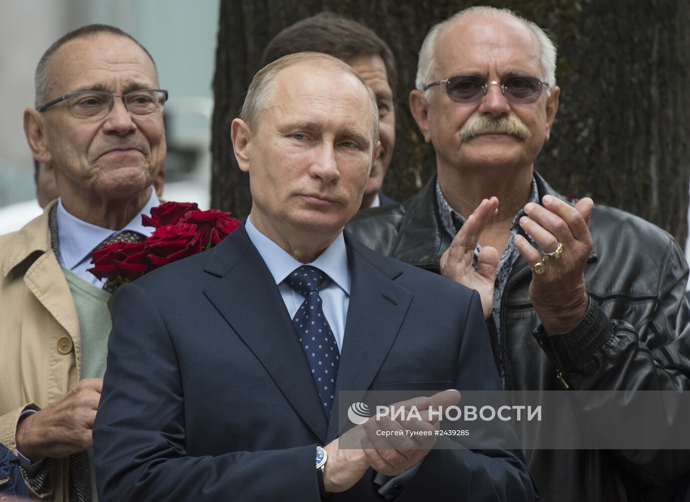 В.Путин на открытии памятника поэту Сергею Михалкову в центре Москвы