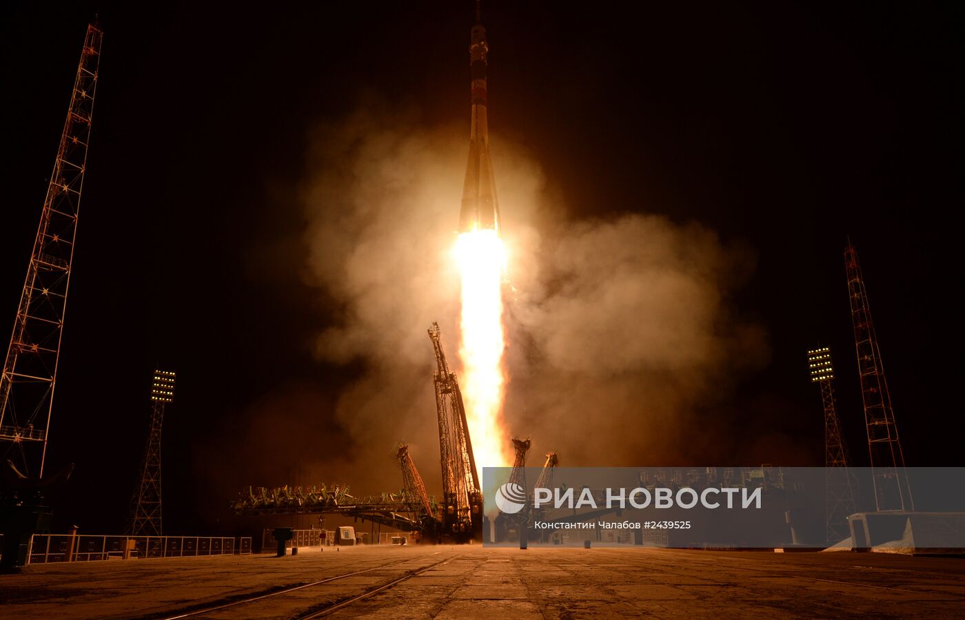 Старт пилотируемого корабля "Союз ТМА-13М" с космодрома "Байконур"