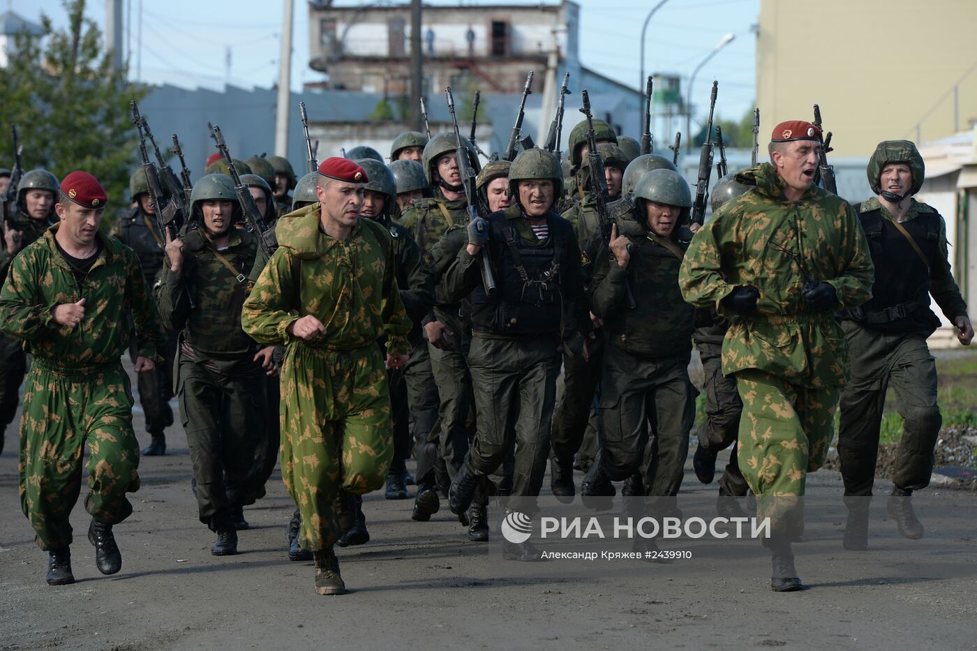 Испытания военнослужащих подразделений специального назначения МВД РФ на право ношения крапового берета
