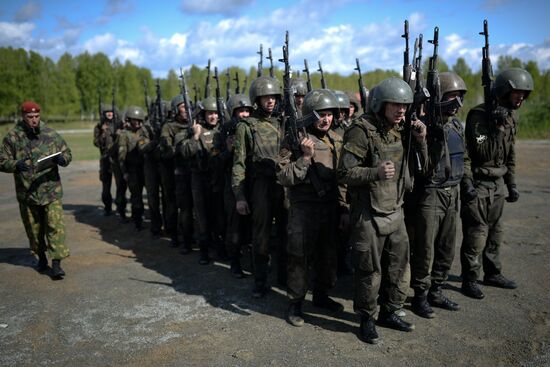 Испытания военнослужащих подразделений специального назначения МВД РФ на право ношения крапового берета