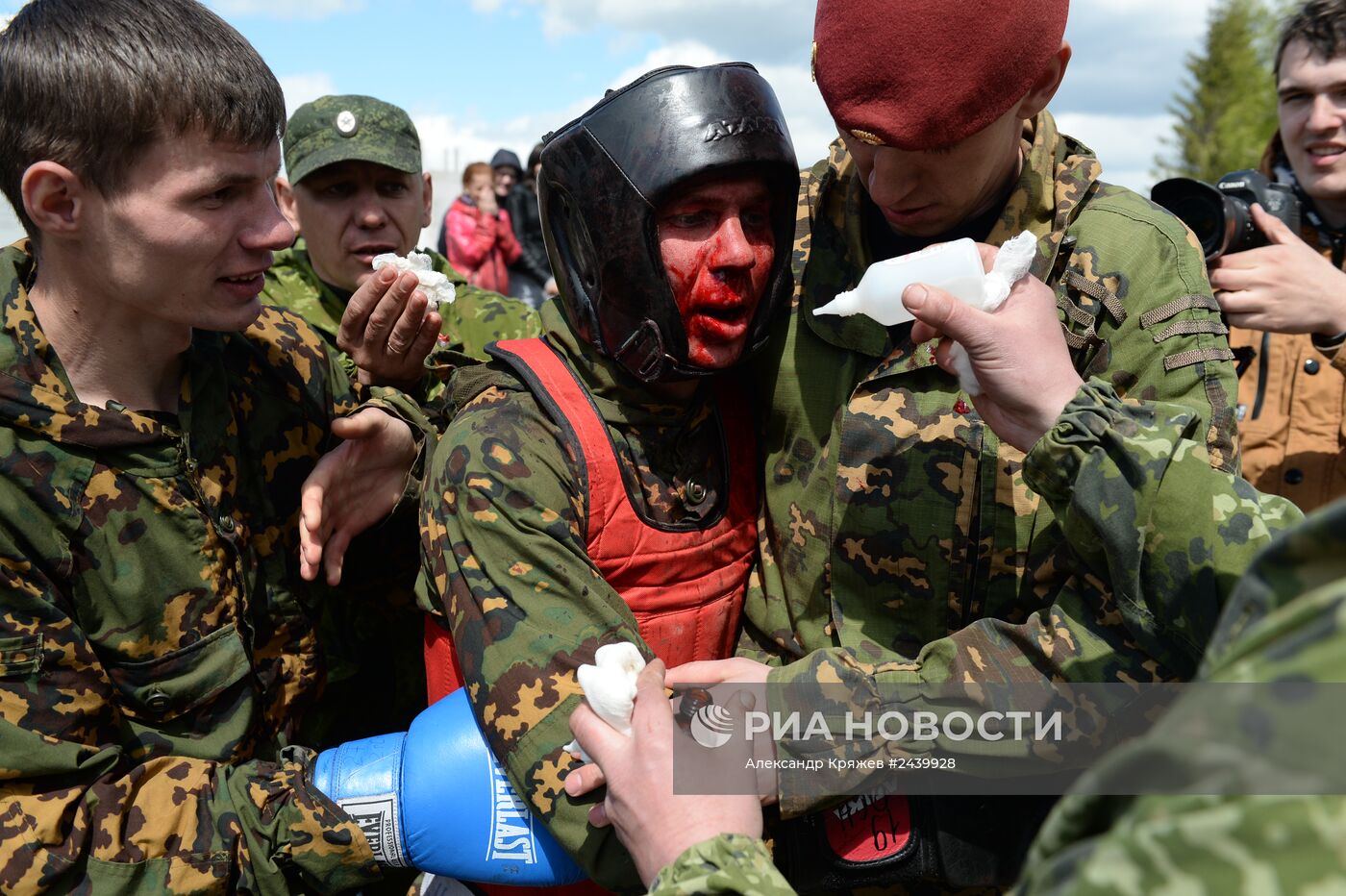 Испытания военнослужащих подразделений специального назначения МВД РФ на право ношения крапового берета
