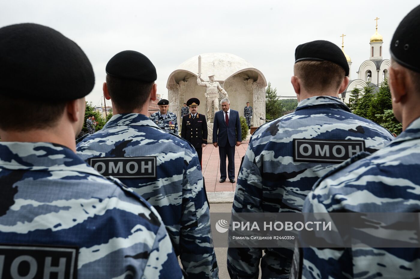 Вручение служебных удостоверений сотрудникам ЦСН ГУ МВД России по г. Москве