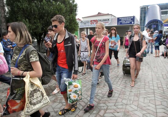 Дети из Славянска прибыли на отдых в Крым