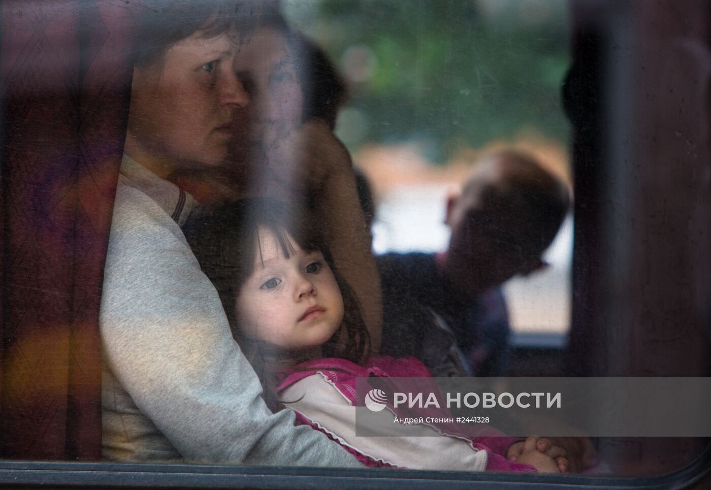 Жители Славянска отправляют детей из города