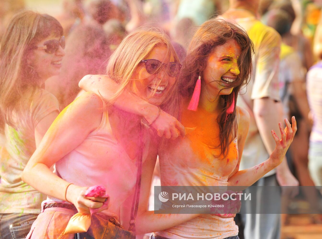 Праздник красок Холи в Ростове-на-Дону