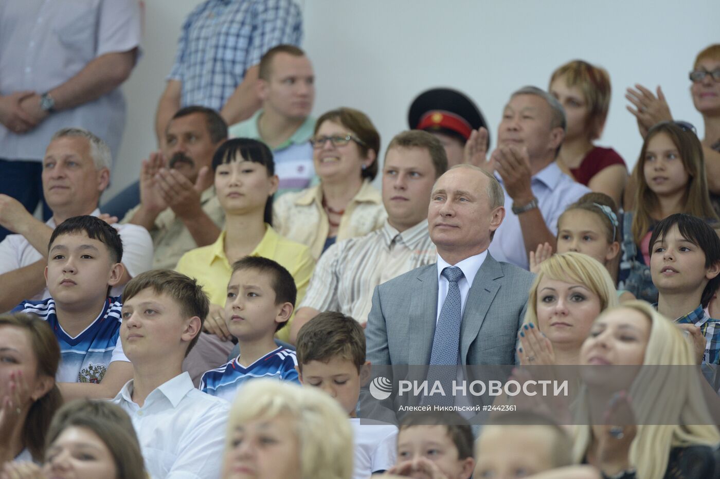 В.Путин посетил спортивный фестиваль многодетных семей
