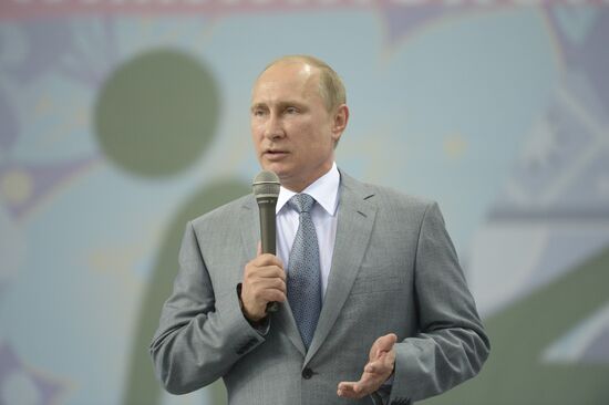 В.Путин посетил спортивный фестиваль многодетных семей