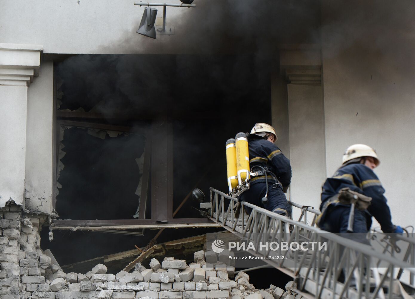 При авианалете ВВС Украины на обладминистрацию Луганска погибли пять человек