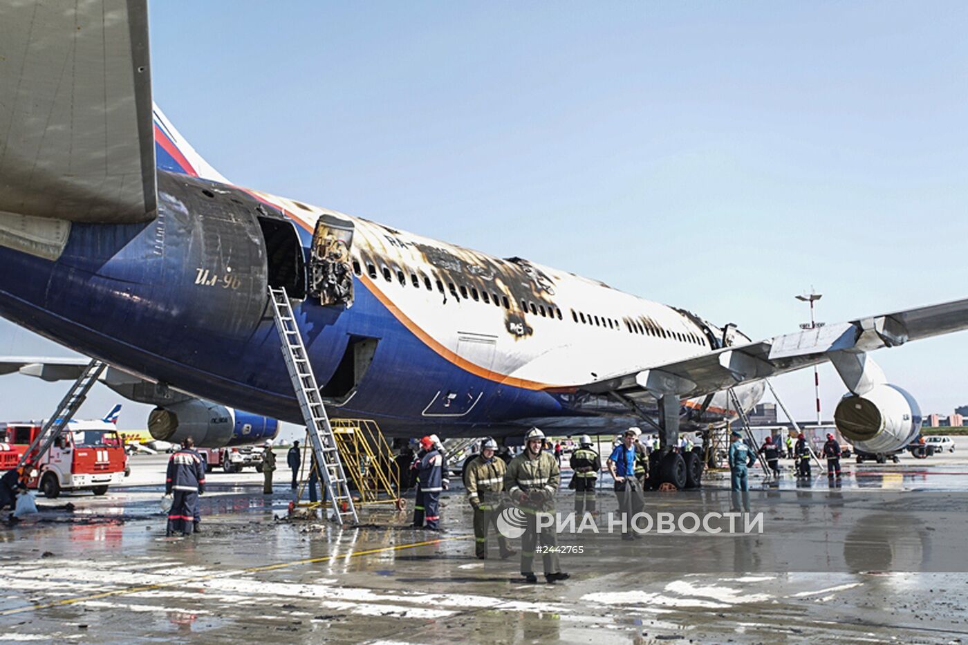 Пожар на Ил-96 в московском аэропорту "Шереметьево" потушен
