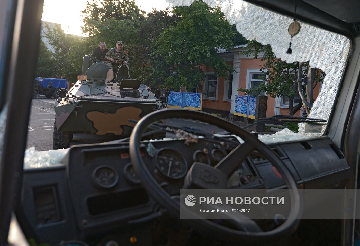 Ополченцы установили контроль над воинской частью в Луганске