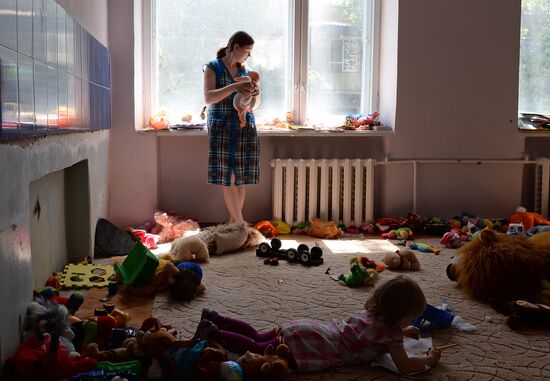 Беженцы из Славянска в общежитии Иловайска