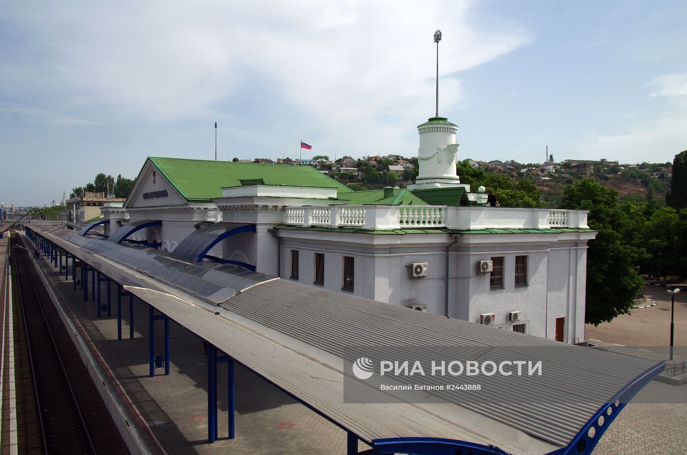 На вокзале в Севастополе эвакуировали пассажиров из-за сообщения о бомбе