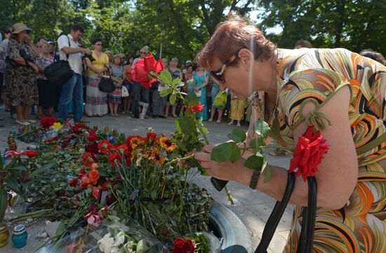 Акция памяти по погибшим от авиаудара ВВС Украины по Луганску 2 июня