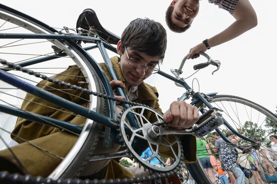 Исторический велопробег в парке "Сокольники" в Москве