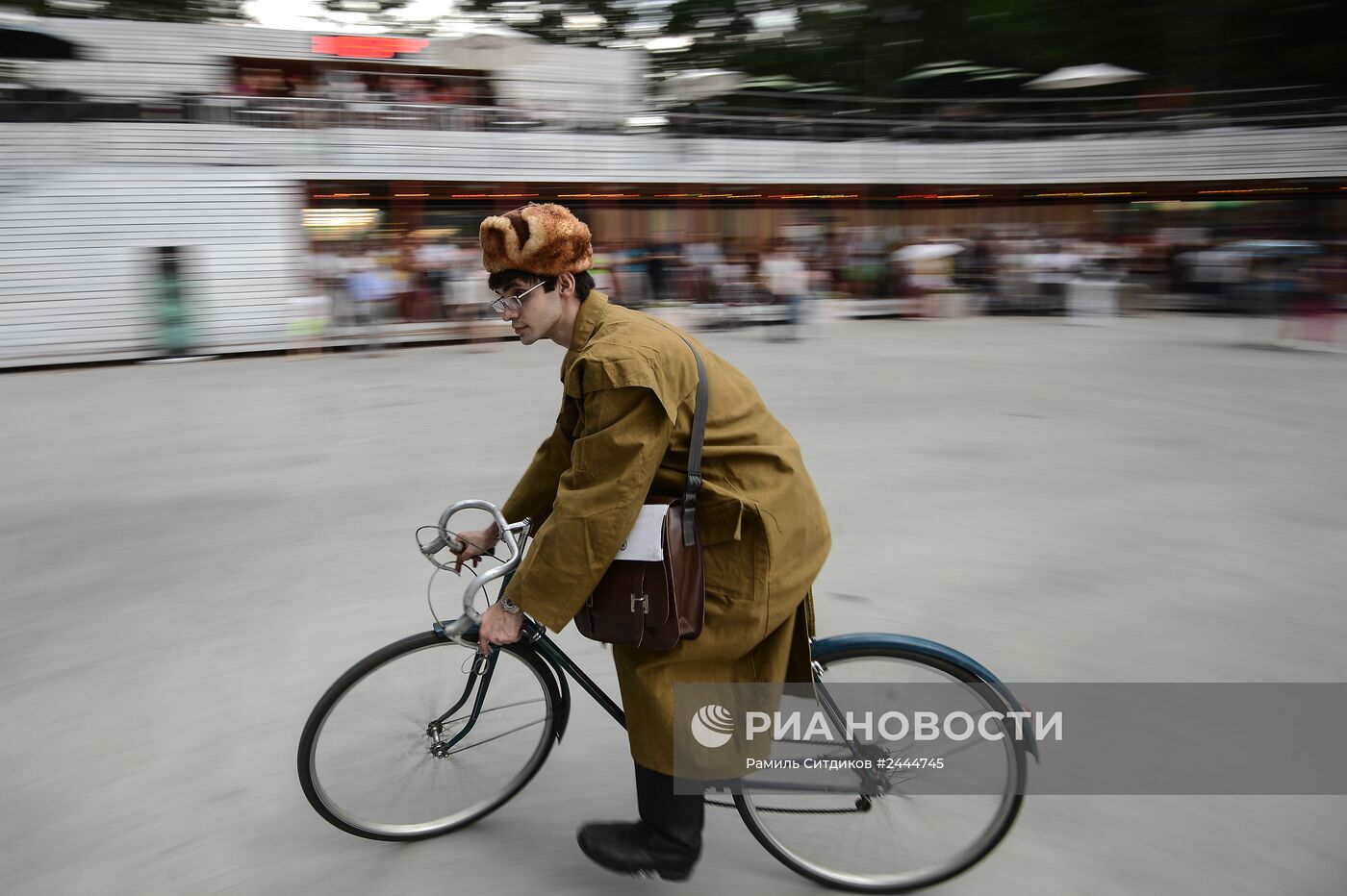 Исторический велопробег в парке "Сокольники" в Москве
