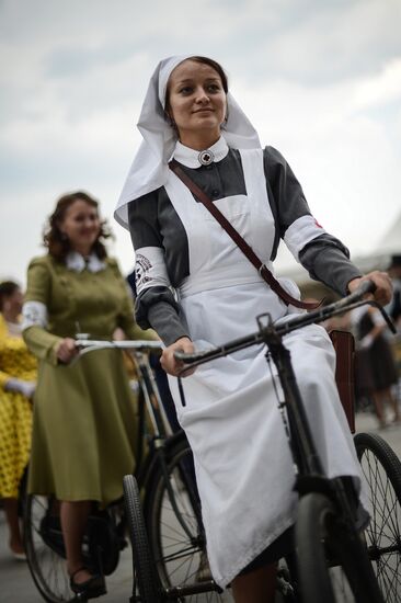 Исторический велопробег в парке "Сокольники" в Москве