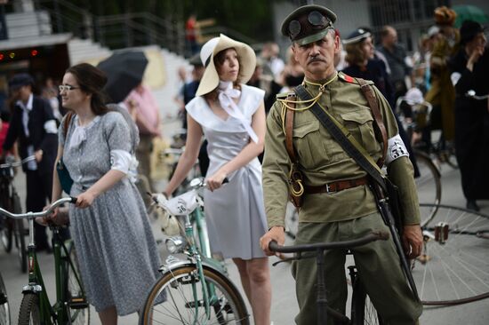 Исторический велопробег в парке "Сокольники" в Москве