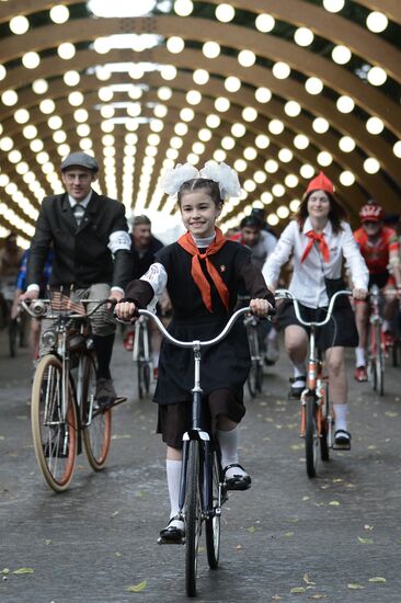 Исторический велопробег в парке "Сокольники" в Москве