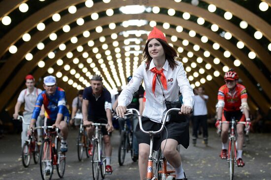 Исторический велопробег в парке "Сокольники" в Москве