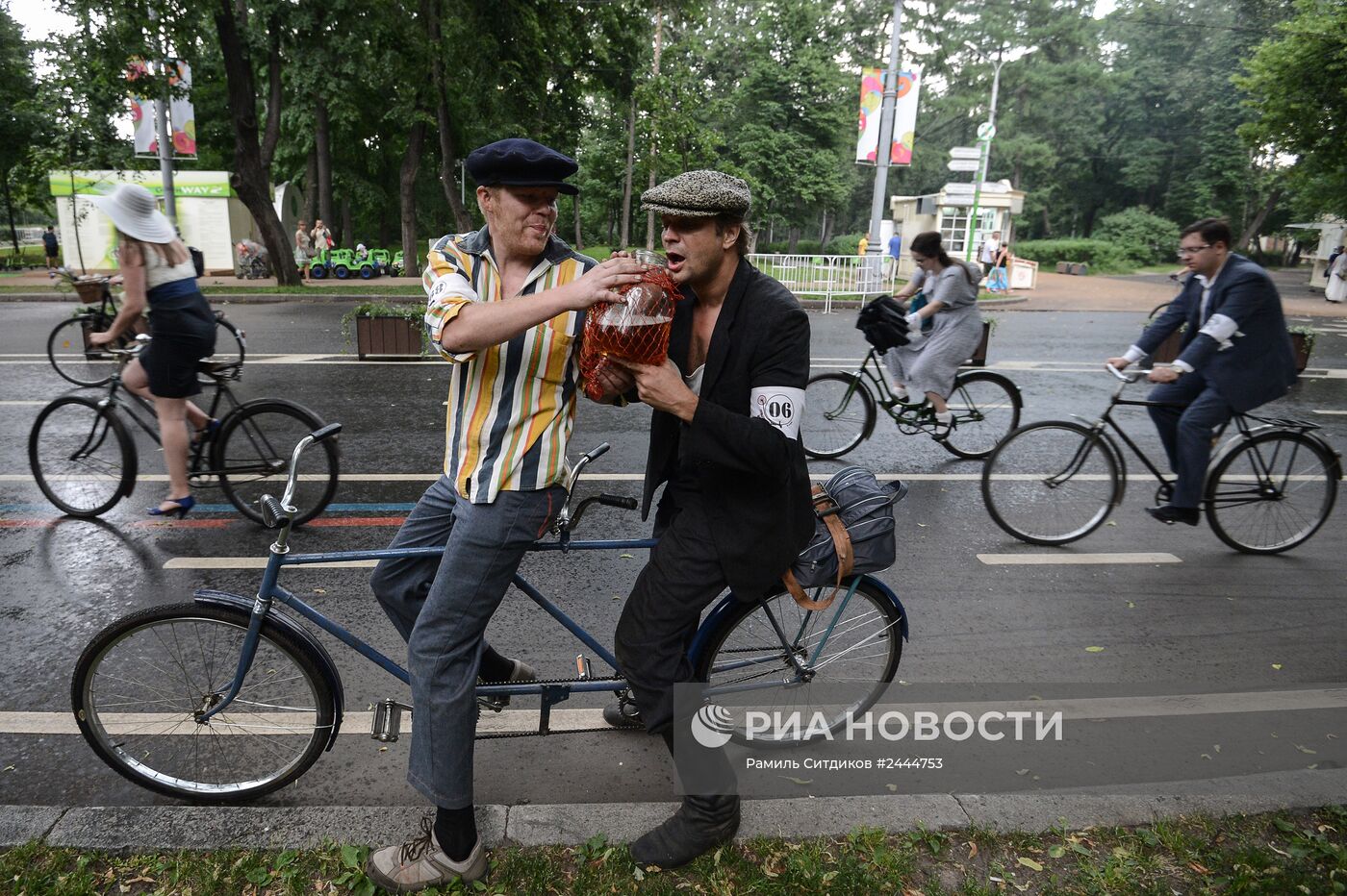 Исторический велопробег в парке "Сокольники" в Москве