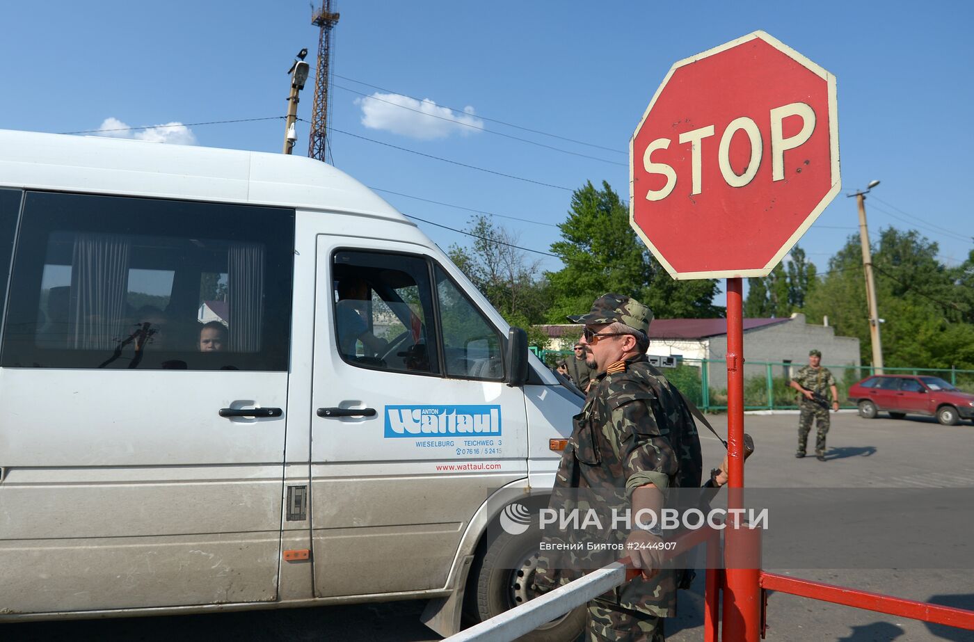 Ополченцы ЛНР на пропускном пункте на границе Луганской области с Россией в  районе Червонопартизанска | РИА Новости Медиабанк