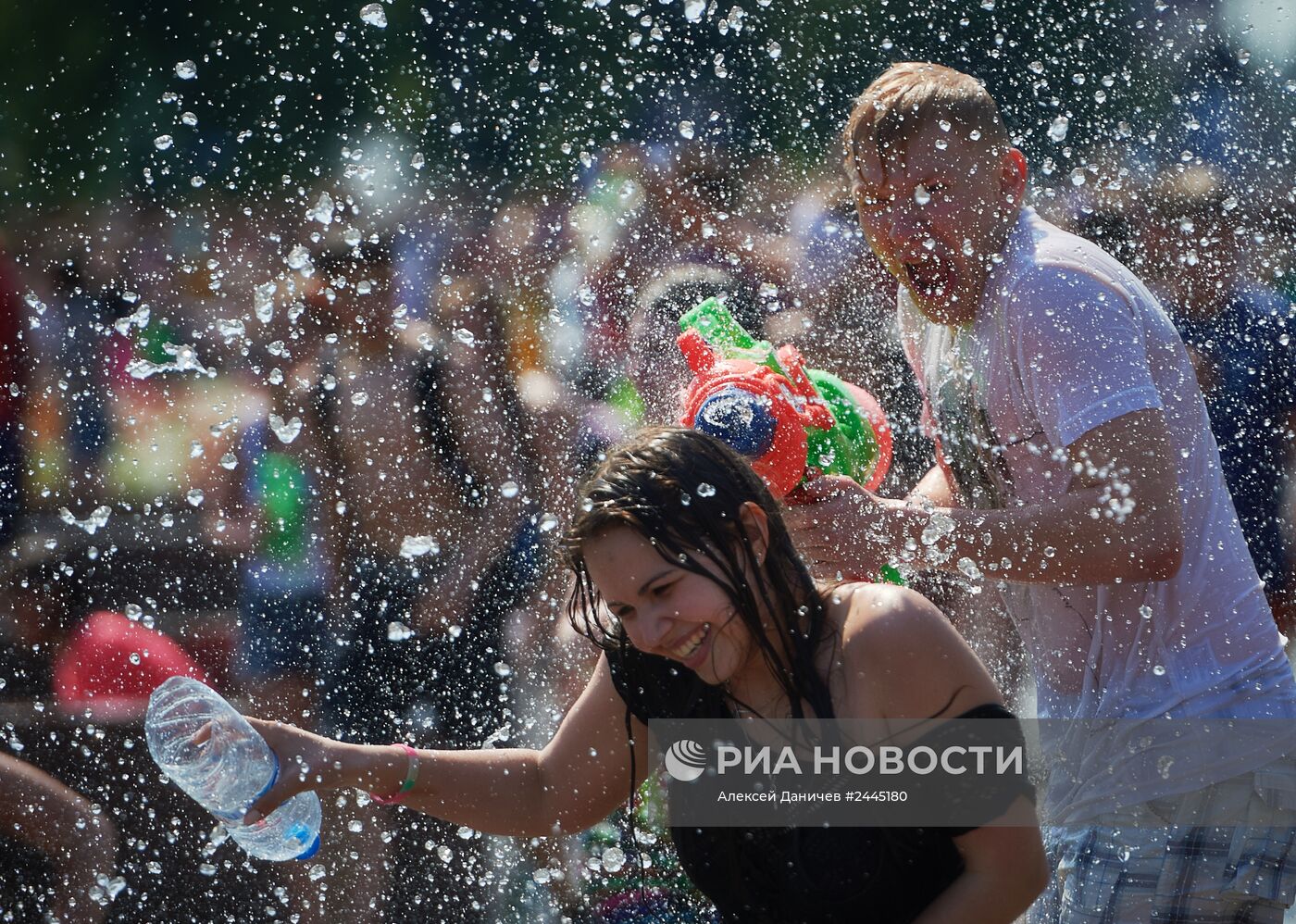 Флешмоб "Водяная битва" в Санкт-Петербурге