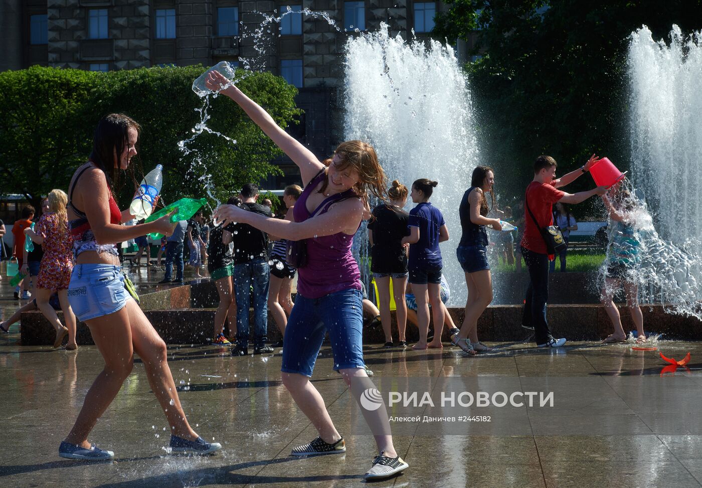 Флешмоб "Водяная битва" в Санкт-Петербурге