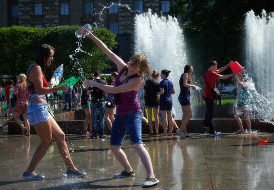 Флешмоб "Водяная битва" в Санкт-Петербурге