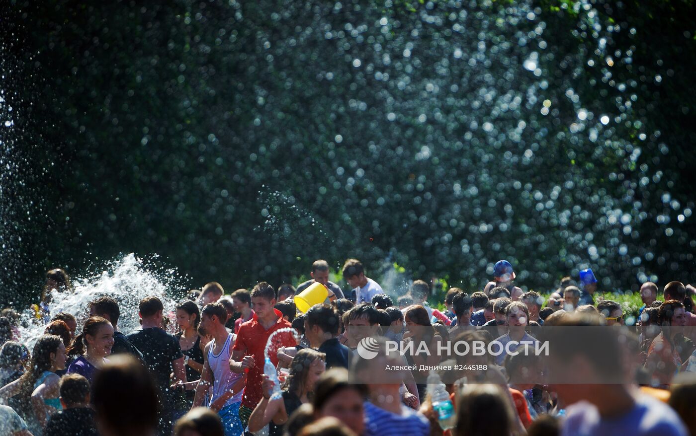 Флешмоб "Водяная битва" в Санкт-Петербурге