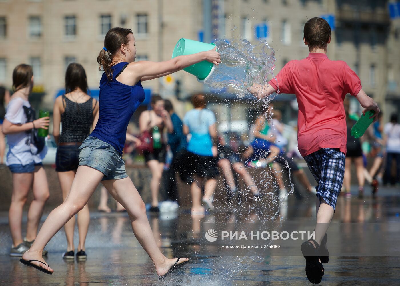 Флешмоб "Водяная битва" в Санкт-Петербурге