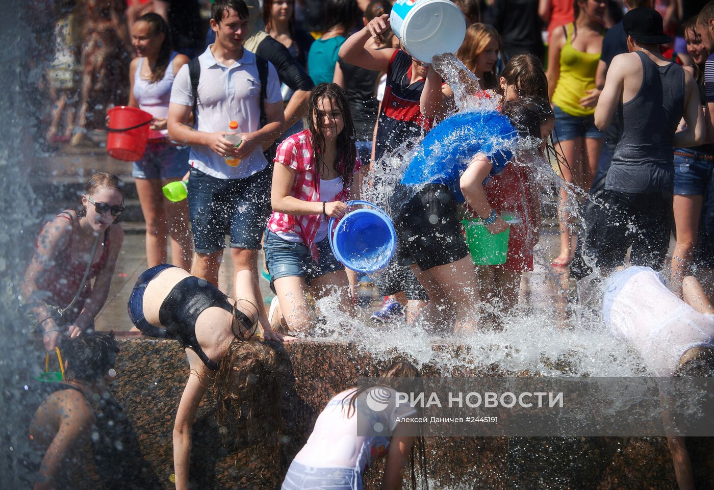 Флешмоб "Водяная битва" в Санкт-Петербурге