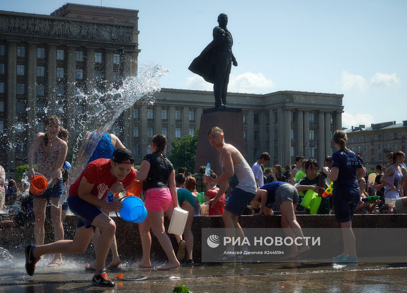 Флешмоб "Водяная битва" в Санкт-Петербурге