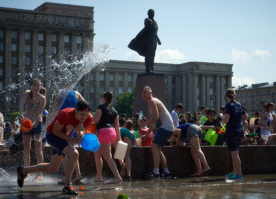 Флешмоб "Водяная битва" в Санкт-Петербурге