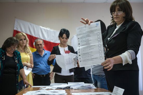 Подсчет голосов на парламентских выборах в Южной Осетии