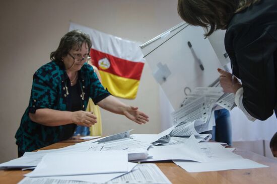 Подсчет голосов на парламентских выборах в Южной Осетии