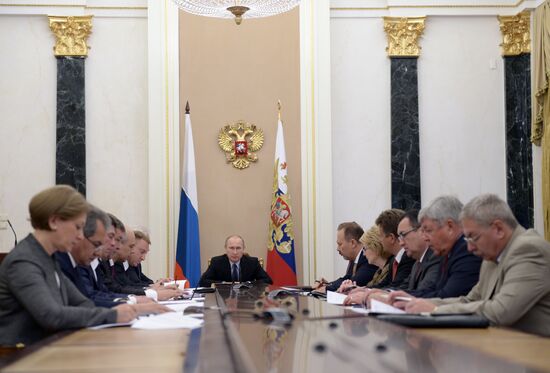 В.Путин провел совещание по вопросу ликвидации последствий паводка в Алтайском крае и Республике Алтай