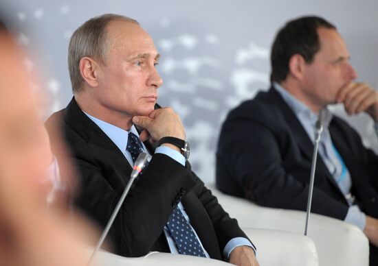 В.Путин посетил форум "Интернет-предпринимательство в России"
