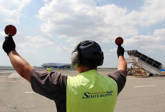 Самолет авиакомпании "Добролет" совершил посадку в Симферополе