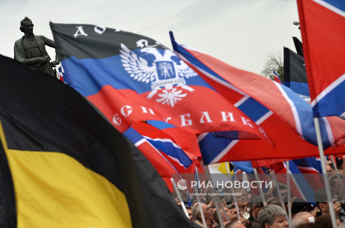 Митинг в поддержку народа Юго-Востока Украины "Стоим за Донбасс"