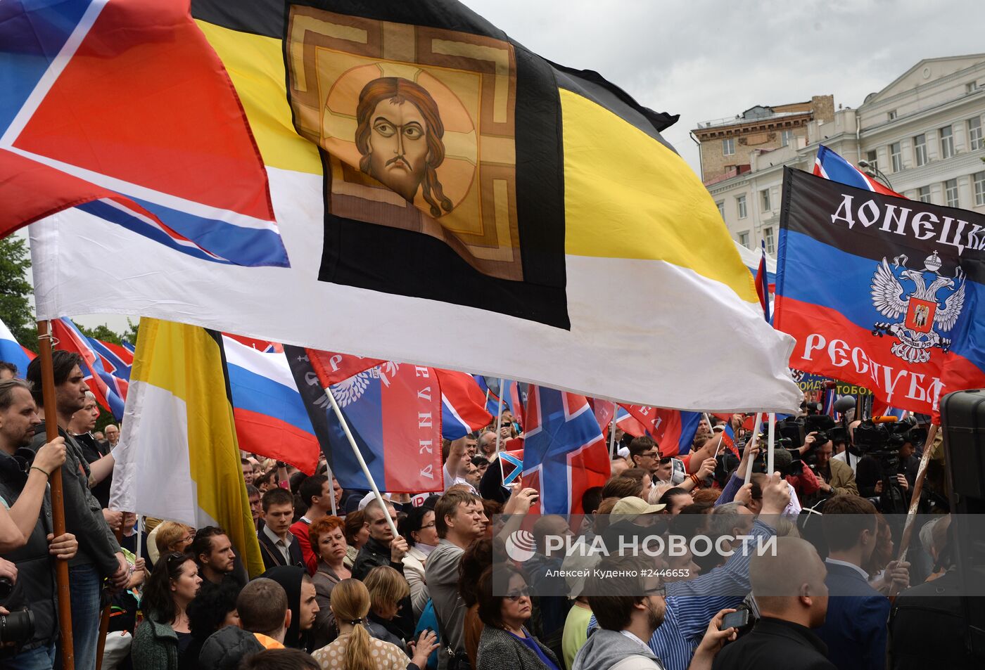 Митинг в поддержку народа Юго-Востока Украины "Стоим за Донбасс"