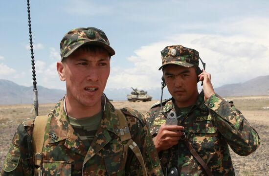 Тренировка танкового полка Киргизии перед "Танковым биатлоном-2014"