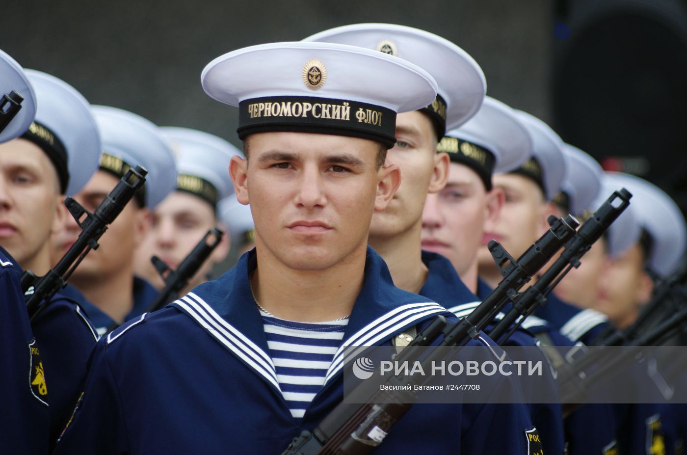 Моряки черноморского флота принимают присягу в Севастополе