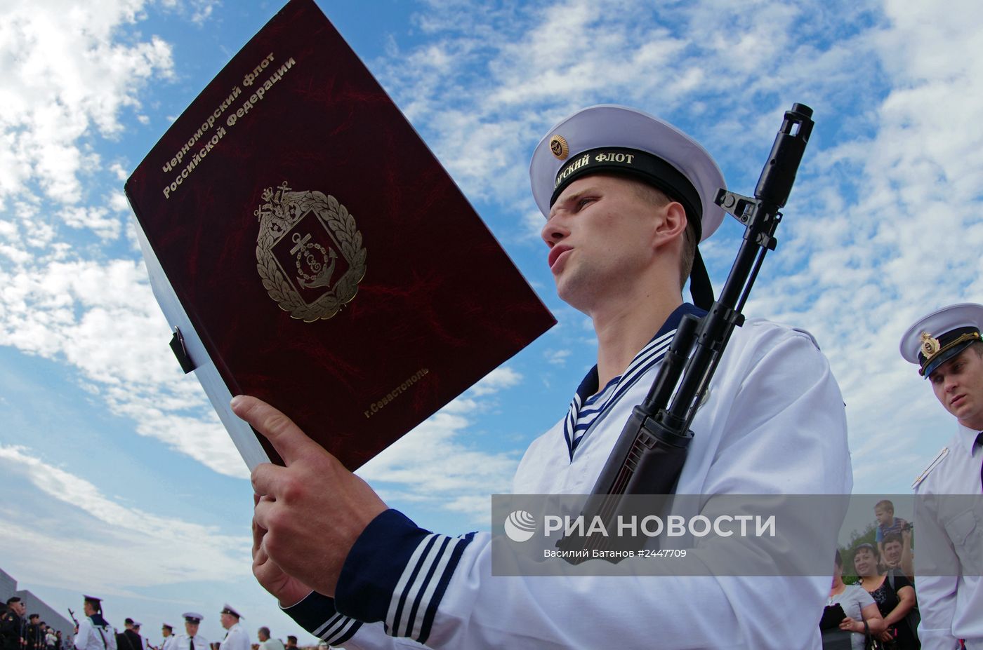 Моряки черноморского флота принимают присягу в Севастополе