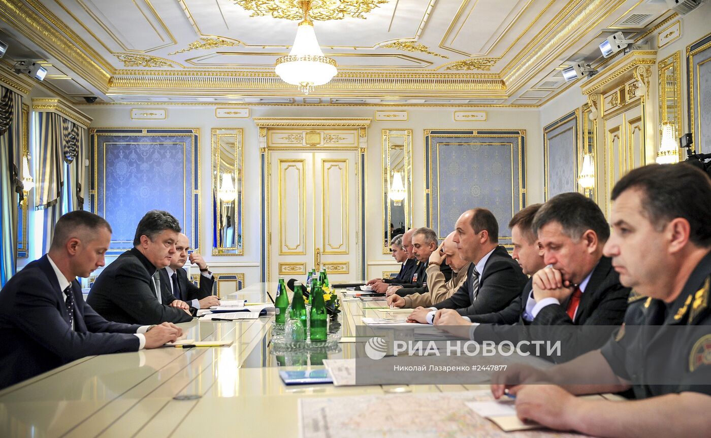 Президент Украины П.Порошенко встретился с руководителями силовых ведомств