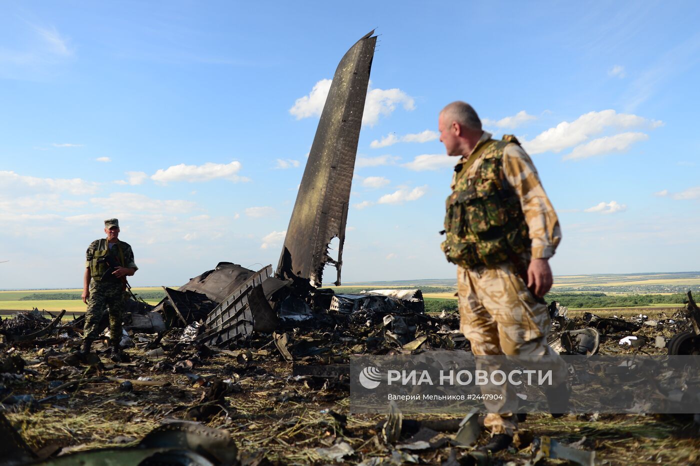 Место падения самолета ИЛ-76 ВВС Украины, сбитого ополченцами Луганска