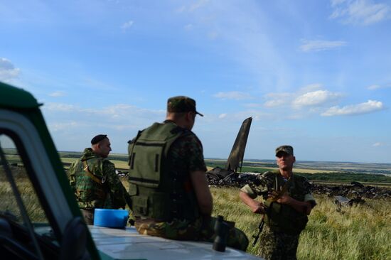 Место падения самолета ИЛ-76 ВВС Украины, сбитого ополченцами Луганска