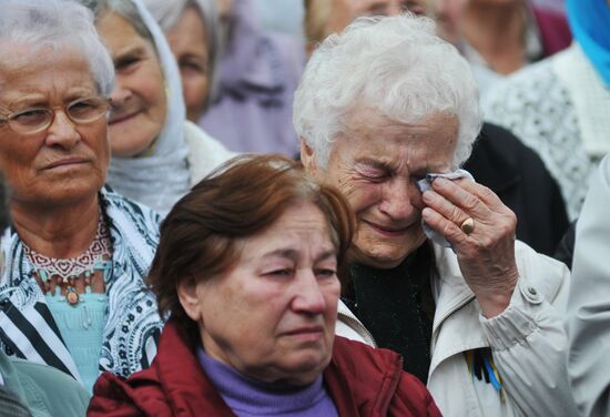 Панихида памяти по погибшим членам экипажа самолета Ил-76 во Львове